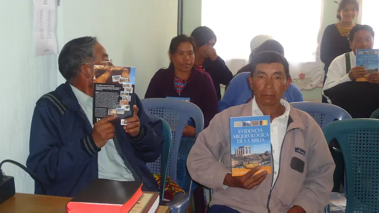 Entrega de materiales a los lideres